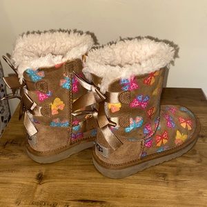 Uggs Bailey Bow II Tan Butterfly Boots Girls Size 11
